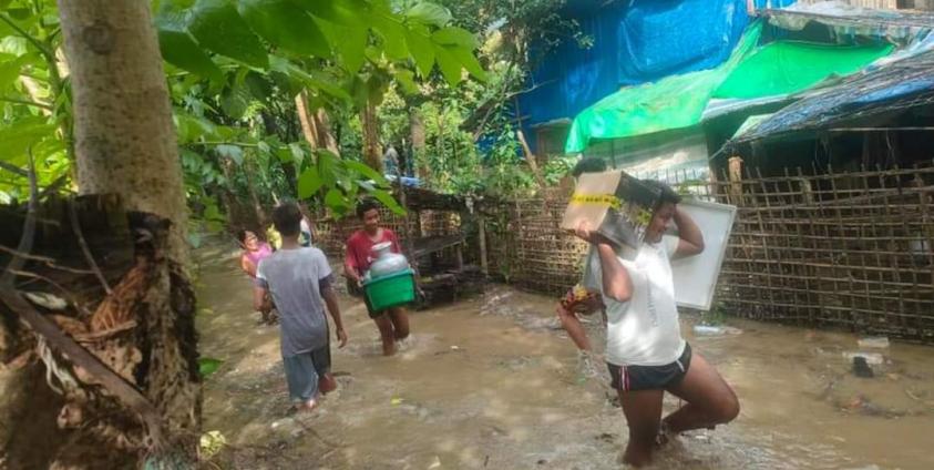 ယနေ့နံက်က ဆင်တက်မော်ကျေးရွာအတွင်း ရေတက်လာသည်ကို တွေ့ရစဉ်/ မူရင်းပိုင်ရှင်ကို credit ပေးပါသည်။