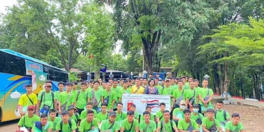 ယခုလအတွင်း MOU စနစ်ဖြင့် ထိုင်းနိုင်ငံသို့ စေလွှတ်ခဲ့သည့် ပြည်တွင်း အလုပ်သမားအချို့ကို တွေ့ရစဉ်။ ဓာတ်ပုံ- CJ