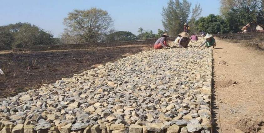 ဓာတ်ပုံ - Daw Khin Thain