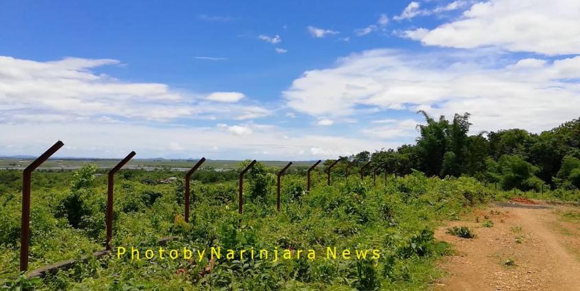 ဓာတ်ပုံ - တောင်ကျော်လမ်းအား ခမရ ၃၈ဝ တပ်ရင်းက ခြံစည်းရိုးထိုးနေသည်ကိုတွေ့ရစဉ်။