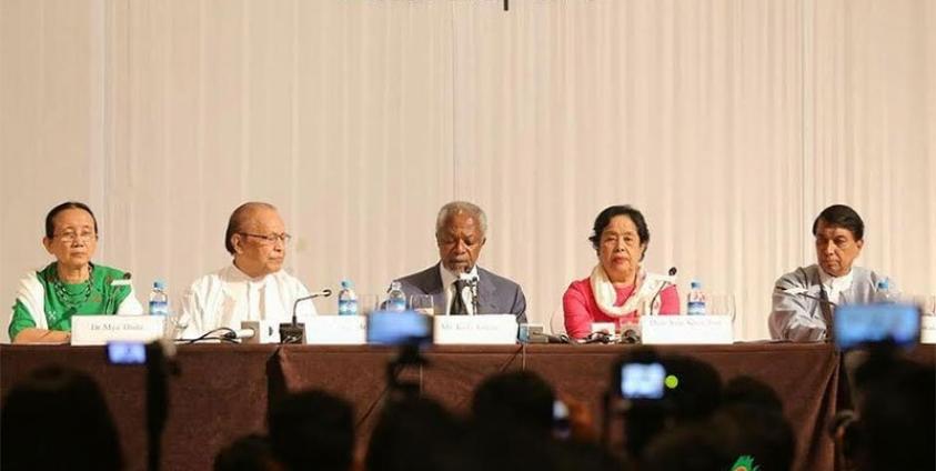 Former UN secretary general Kofi Annan (C) and commission members sits during the press meeting about the commission's final report in Yangon on 24 August 2017. Photo: Mizzima
