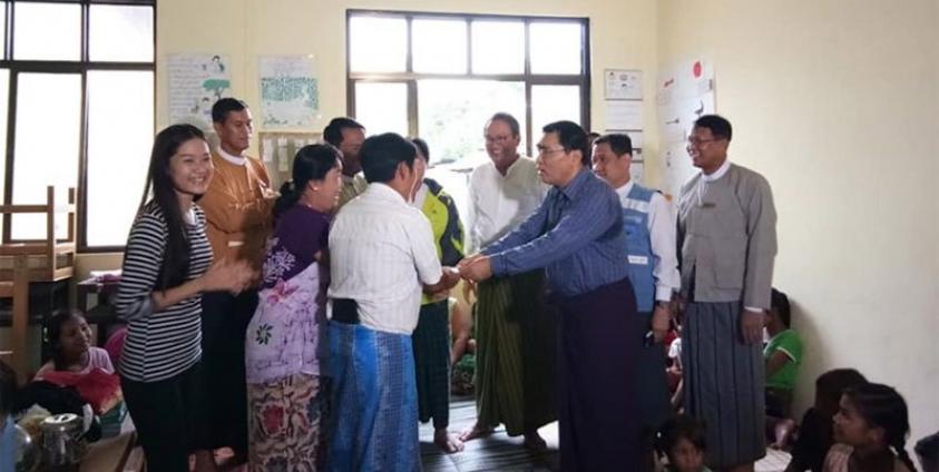 Union Minister Dr. Win Myat Aye, centre-right, accepts a cash donation for families residing at temporary relief camps due to flash floods occurring in their homes in Mottama of Mon State. Photo: MNA