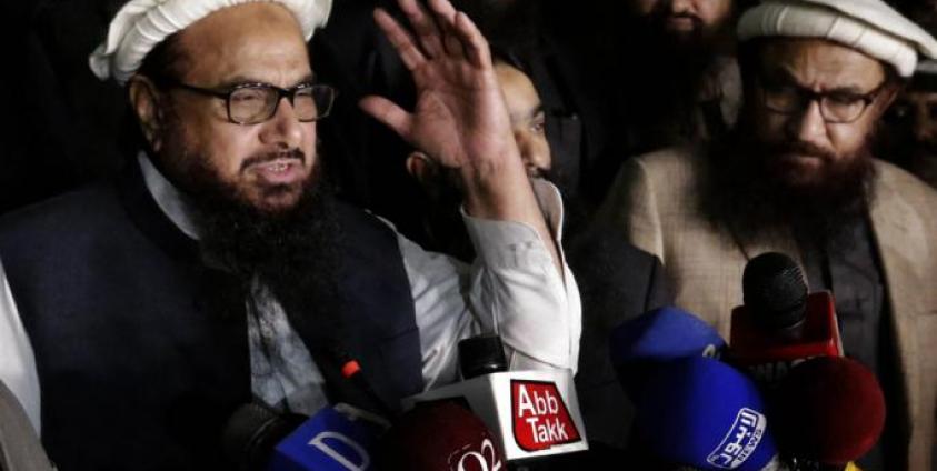(File) Hafiz Saeed (L), the founder of banned Islamic charity Jamat ud Dawa (JuD), speaks to journalists after the government placed him under house arrest, in Lahore, Pakistan, 30 January 2017. Photo: EPA