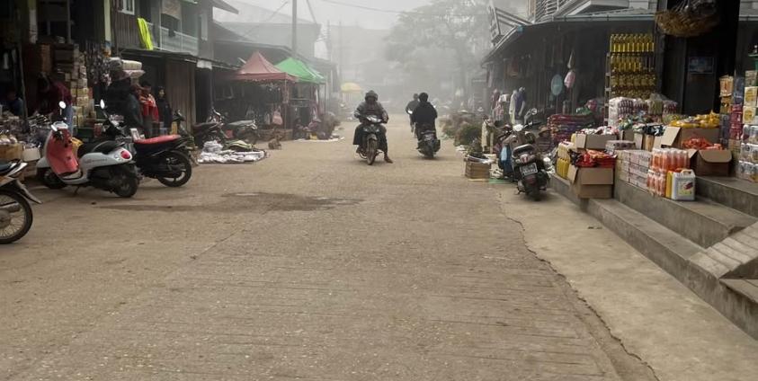 ငလျင်ကြောင့် လမ်းပန်းဆက်သွယ်ရေးပြတ်တောက်ပြီး ဟုမ္မလင်းမြို့နယ်အတွင်း ငွေသားပြတ်လပ်မှုတွေနဲ့ ကြုံတွေ့နေရ