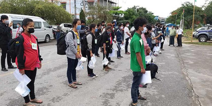 Shan Migrant Workers at Thai Burma Boarder are ready to back home Photo Credit to Sai Num Dwe