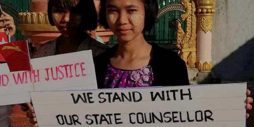 ဓာတ်ပုံများ - ဦးခင်ရီ