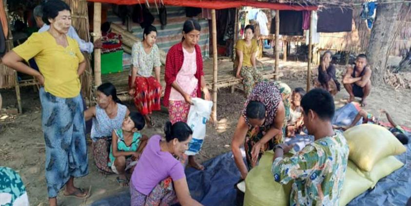 တိုက်ပွဲကြောင့် ထွက်ပြေးလာသည့် ကျောက်ဖြူမြို့နယ်မှ စစ်ဘေးရှောင်များအား ယခုလအတွင်း တွေ့ရစဉ်။ ဓာတ်ပုံ - CJ