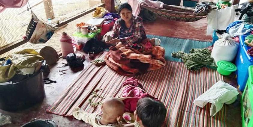 သံတွဲ စစ်ဘေးရှောင်စခန်းတစ်နေရာအား တွေ့ရစဥ်။ ဓာတ်ပုံ - လေးဝတီ (သံတွဲ)