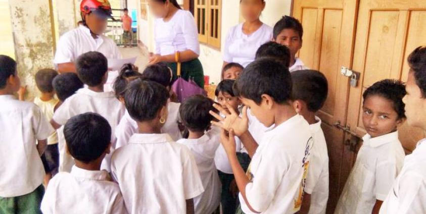 မောင်တောမြို့နယ်အတွင်း တာဝန်ထမ်းဆောင်နေသည့် ပညာရေးဝန်ထမ်းအချို့အားတွေ့ရစဉ်။ Photo - မောင်တောခရိုင်ပညာရေးမှူးရုံး facebook