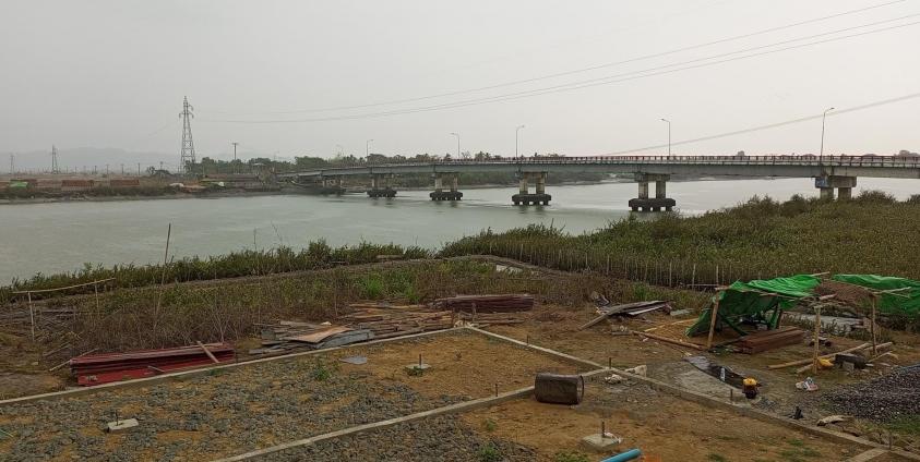 ပြားချောင်းကြီးကျေးရွာနှင့် ရသေ့တောင်မြို့ကို ဆက်သွယ်ထားသည့် ရသေ့တောင်တံတားကို တွေ့ရစဉ်။