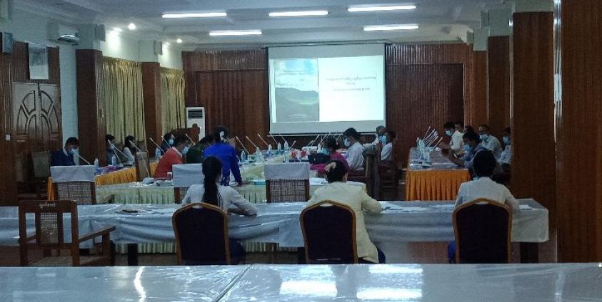 Photo-ဗလဲ့ခပွားတောင်မြေယာကိစ္စကို မွန်ပြည်နယ်လွှတ်တော်သို့ တင်ပြစဉ် (MNA)