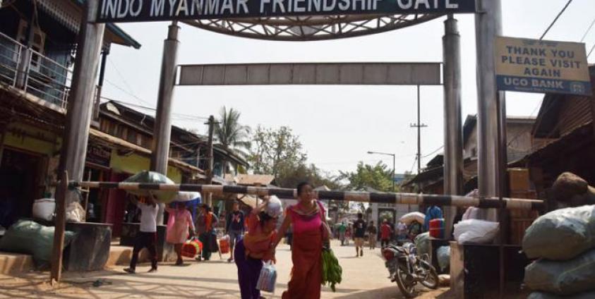 People carry goods from Myanmar and enter India through Indo-Myanmar Friendship Gate at Moreh, some 120 kms from Imphal, the capital city of Manipur state. Photo: AFP