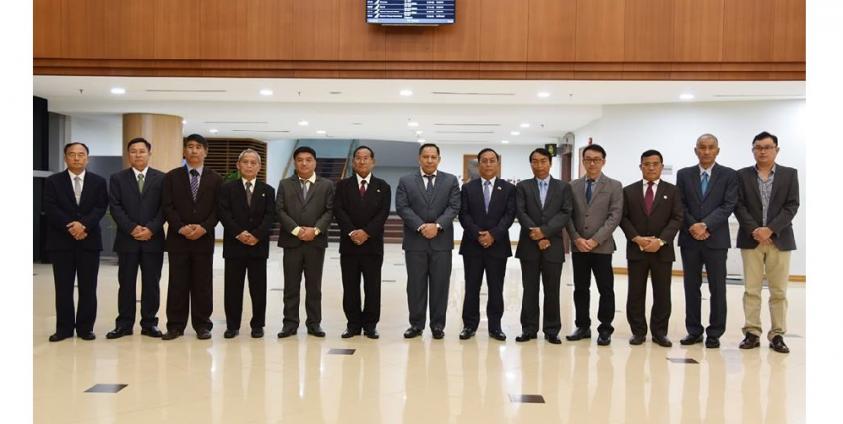 နိပေါနိုင်ငံသို့ JMC-U အဖွဲ့ခရီးစတင်မထွက်ခွာမီ ရန်ကုန်လေဆိပ်တွင်အမှတ်တရ(photo/JMC)