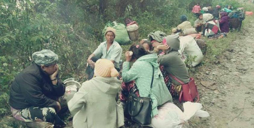 ဓါတ်ပုုံ  ကချင်စစ်ပြေးဒုုက္ခသည်များ ထပ်မံ ပြောင်းရွှေ့ရသည့် ပုံ ခေါန်ဂျာ ဖေ့ဘုတ်