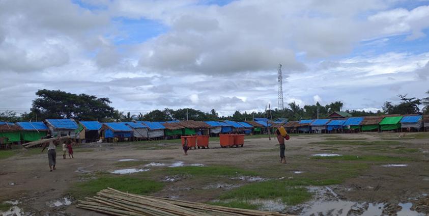 ကမ်းထောင်းကြီးစစ်ဘေးရှောင်စခန်း (ဓာတ်ပုံ - Auong Won Myart