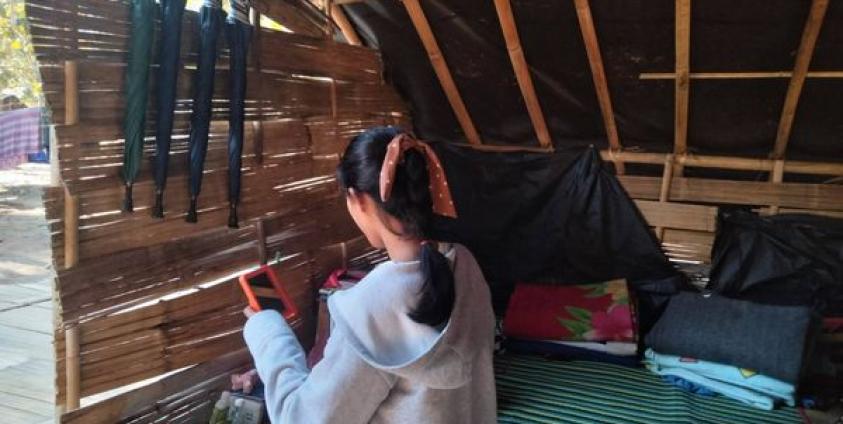 ထိုင်း- ကရင်နီနယ်စပ်တနေရာတွင် တွေ့ရသော စစ်ရှောင်စခန်းတခုနှင့် စစ်ရှောင်များ