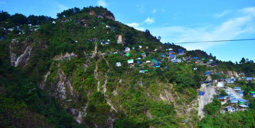 မော်ချီးဒေသရှိ သတ္တုတွင်းလုပ်ကွက်များကို တွေ့ရစဉ်(ဓါတ်ပုံ-လင်းသန့်)