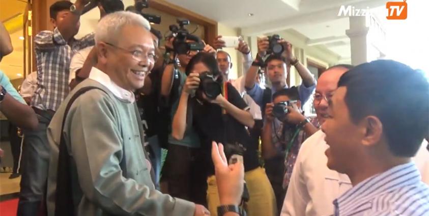 ၂၁ရာစု ပင်လုံတက်ရောက်ရန် နေပြည်တော်သို့ရောက်ရှိလာသည့် ဗိုလ်ချုပ်ဂွန်မော်အား ဒုတိယဗိုလ်ချုပ်ကြီးဟောင်း ခင်ဇော်ဦးမှ ကြိုဆိုစဉ်