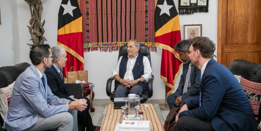 CHRO ဦးဆောင်သော ကိုယ်စားလှယ်အဖွဲ့ နှင့် တီမောသမ္မတတို့ တွေ့ဆုံပုံ။