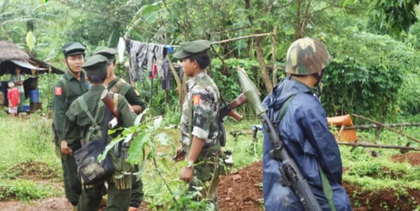 ရှေ့တန်းတစ်နေရာမှာ မြင်တွေ့ရတဲ့ ကချင်လွတ်လပ်ရေးတပ်မတော် KIA တပ်ဖွဲ့များ