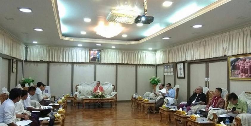 စက်တင်ဘာလ ၁၇ ရက်နေ့က အမ်းမြို့နယ် ပိုက်လိုင်ရေးရာ စောင့်ကြည့်လှုပ်ရှားရေးအဖွဲ့နှင့် ပြည်နယ် အစိုးရအဖွဲ့တို့ တွေ့စဉ် (ဓာတ်ပုံ - CJ)