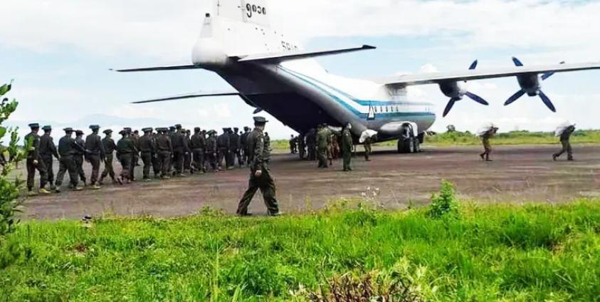 ပူတာအိုမြို့လေယာဉ်ကွင်းမှာ စစ်တပ် စစ်အင်အားအလုံးအရင်းမြင်တွေ့ရတဲ့မြင်ကွင်းဖြစ်ပါတယ်။ (ပုံဟောင်းအသုံးပြုထားပါတယ်)