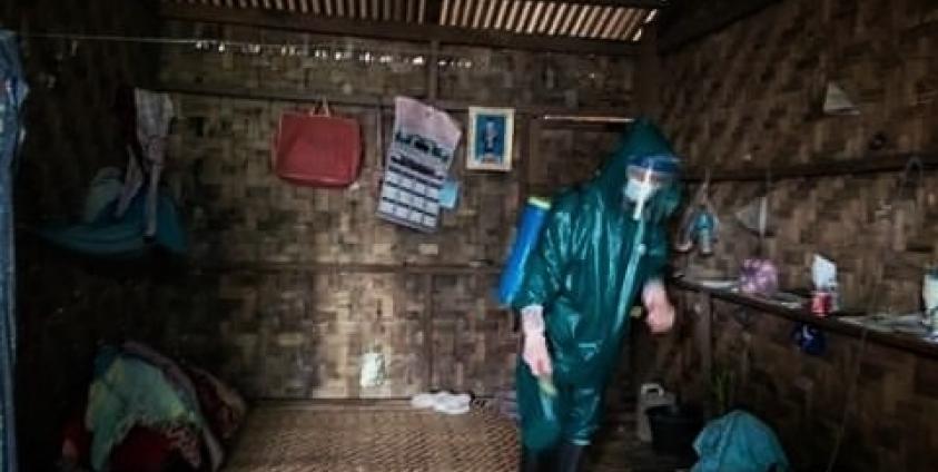 ဗန်းမော်တွင် ပိုးသတ်ဆေးဖြန်း (ဓါတ်ပုံ- Manmaw Buga Hpung Ramma)