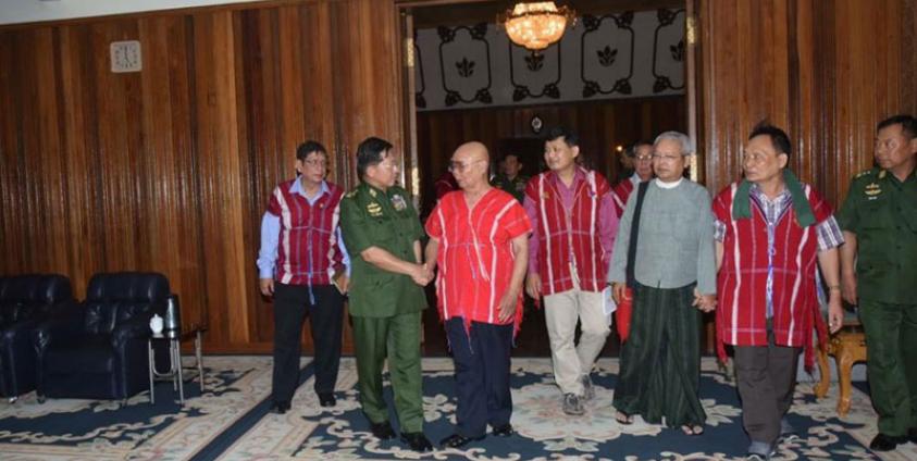 မေလ ၁၇ ရက်က တွေ့ဆုံဆွေးနွေးခဲ့ကြစဉ် / ဓာတ်ပုံ-တပ်မတော်ကာကွယ်ရေးဦးစီးချုပ်ရုံး