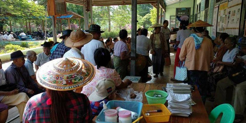 လင်းခေးဆေးရုံတွင်လူနာများပြည့်နှက်နေပုံ ( Photo by Ying Hark)