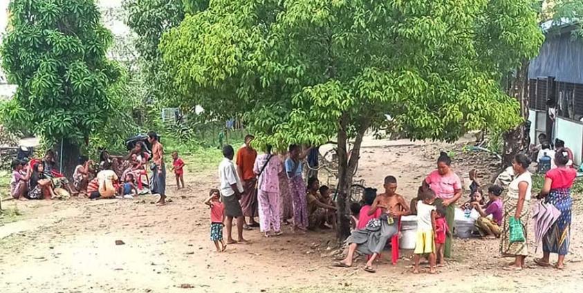 စစ်တွေမြို့ပေါ် ဘုန်းတော်ကြီးကျောင်းတွင် ခိုလှုံနေကြသော ဗျိုင်းဖြူရွာသားများကို ၂၀၂၄ ခုနှစ် ဇွန်လအတွင်းက တွေ့ရစဉ်။