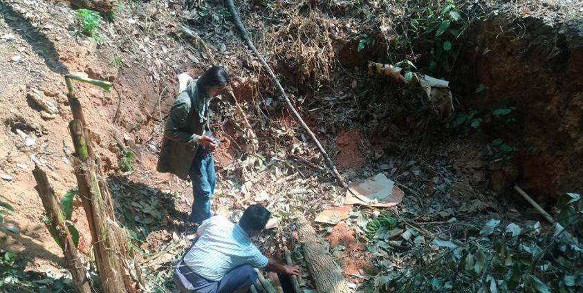 မိန်ဗလာတောင်ကို သတင်းထောက်တစ်ဦး သွားရောက်လေ့လာစဉ်(photo/Facebook)