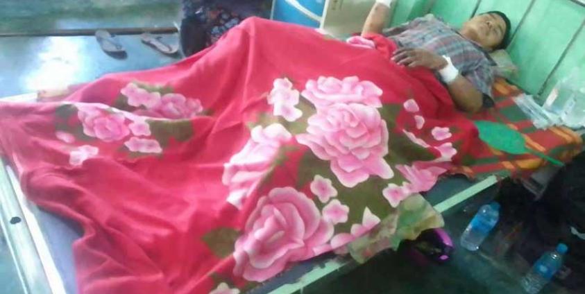 Landmine victim Maung Hla Tun is receiving medical treatment at Minbya Hospital. (Photo: CJ)