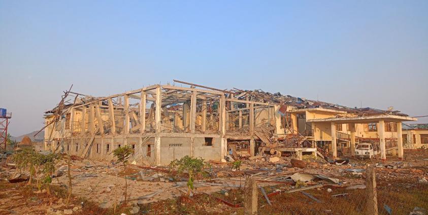 ဖက်ဆစ် အကြမ်းဖက် စစ်ကောင်စီတပ်၏ လေကြောင်းမှ ဗုံးကြဲတိုက်ခိုက်မှုကြောင့် ပျက်စီးသွားသော မင်းဖူးဆေးရုံမြင်ကွင်း/ သတင်းနှင့်ပြန်ကြားရေး ရက္ခိုင့်တပ်တော်