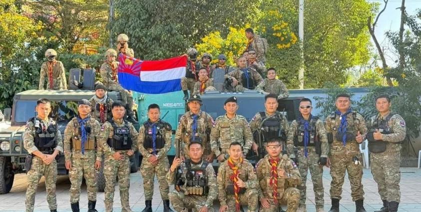 KNA တပ်ဖွဲ့ဝင်အချို့အား တွေ့ရစဉ် (ပုံဟောင်း)