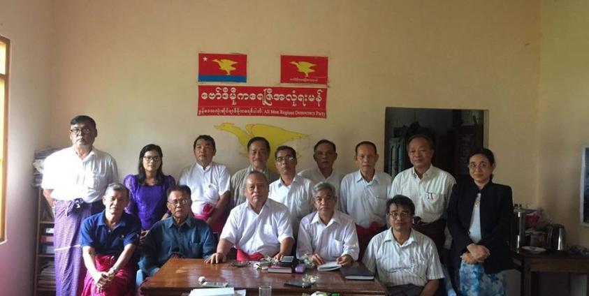 မွန်နှစ်ပါတီပေါင်းစည်းရေးဆွေးနွေးမှု အမှတ်တရဓါတ်ပုံ(photo/Facebook)