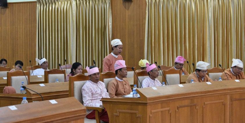 မွန်ပြည်နယ် တိုင်ကြားစာ၊ အသနားခံစာနှင့် စိစစ်လေ့လာသုံးသပ်ရေးကော်မတီ ဥက္ကဌ ဦးအောင်ကျော်သူ(Photo: မွန်လွှတ်တော်)