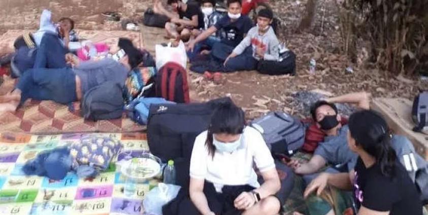 Caption : Photo – A night camp of returnees from Thailand somewhere near Palaung Japan village (Saikamar Nonramarn)