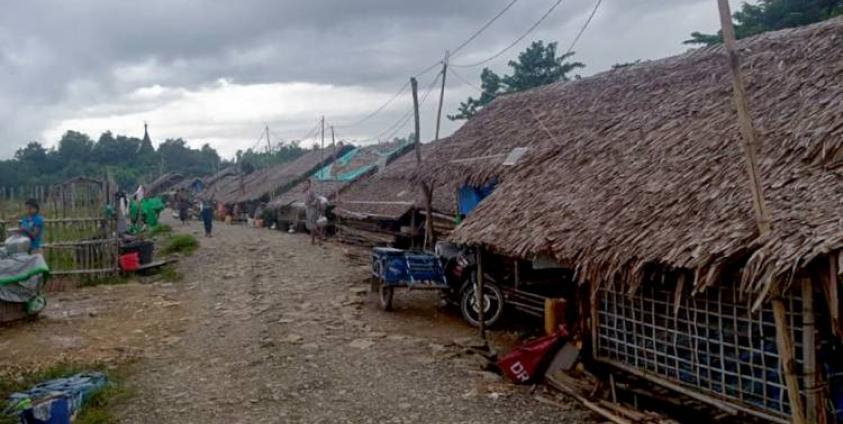 မြောက်ဦးမြို့ရှိ မြတန်ဆောင်းစစ်ဘေးရှောင်စခန်းကို တွေ့ရစဉ်။