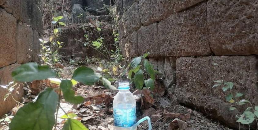 ပုံစာ - မြောက်ဦးမြို့ရှိ ရှေးဟောင်းဘုရားပုထိုးစေတီများတွင် ဆေးသုံးစွဲထားသည်ကို တွေ့ရစဉ်။ ဓါတ်ပုံ - I010