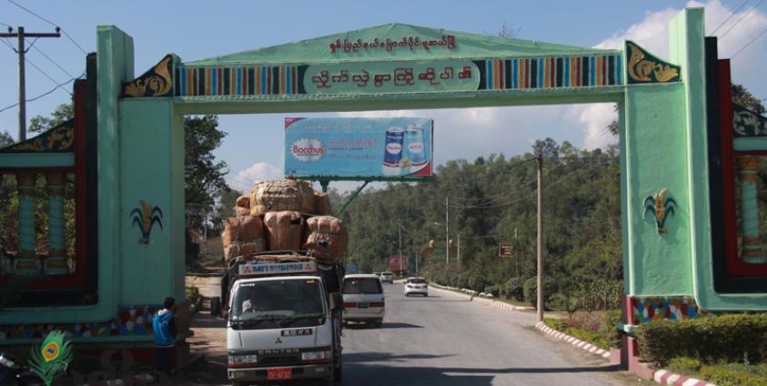 ရှမ်းပြည်နယ် မြောက်ပိုင်း နမ့်ခမ်းမြို့နယ် တရုတ်မူဆယ် နယ်စပ်ကုန်သွယ်ရေးလမ်းကြောင်းအား တွေ့ရစဉ်။ ဓာတ်ပုံ-မဇ္စျိမ