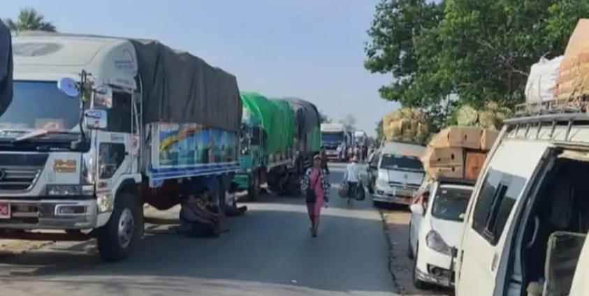 မြစ်ကြီးနား - မန္တလေး လမ်းပိုင်းတစ်နေရာ။