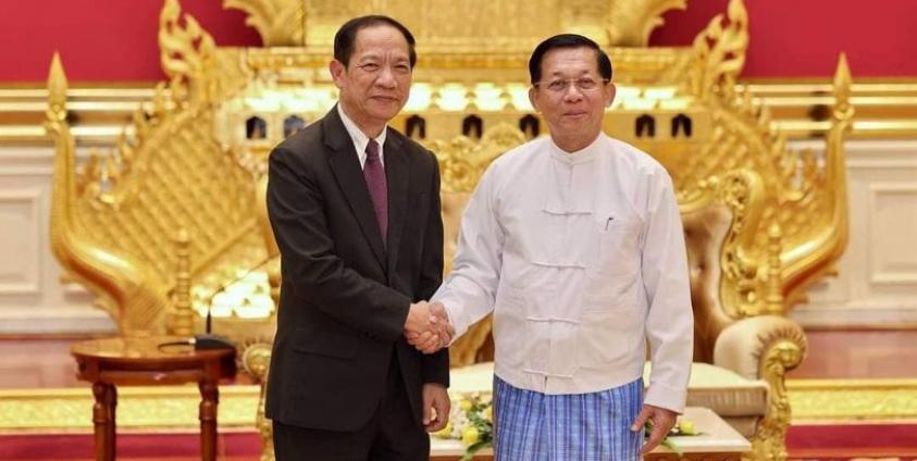 အာဆီယံဥက္ကဌက အသစ်ခန့်အပ်လိုက်သည့် မြန်မာနိုင်ငံဆိုင်ရာ အာဆီယံအထူးကိုယ်စားလှယ် အာလောင်ကီအိုကီတီကုံ နှင့် စစ်ကောင်စီဥက္ကဌ ဗိုလ်ချုပ်မှူးကြီး မင်းအောင်လှိုင်တို့ ၂၀၂၄ ခုနှစ် ဇန်နဝါရီလ ၁၀ ရက်နေ့က နေပြည်တော်တွင် တွေ့ဆုံစဉ်။ ဓာတ်ပုံ - CINCDS