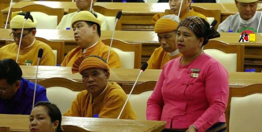 Photo By SHAN / သိန္နီမြို့နယ် ကျားခေါင်းပါတီ ပြည်နယ်လွှတ်တော်ကိုယ်စားလှယ် နန်းခင်ထားရီ