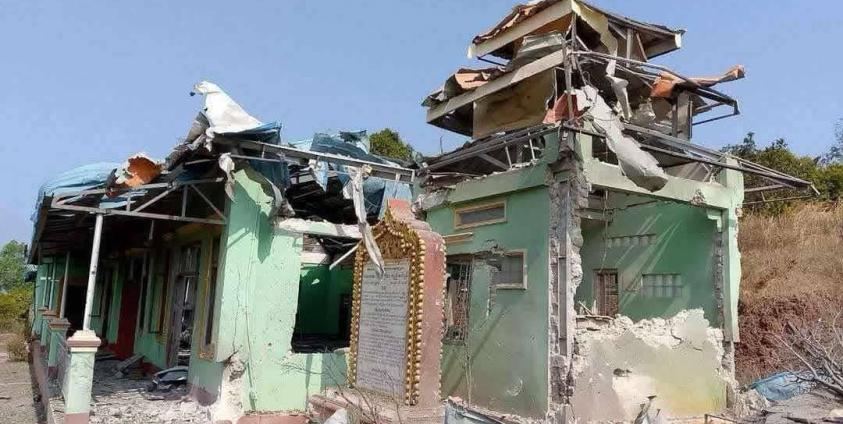 စစ်ကောင်စီ လေကြောင်းဗုံးကြဲမှုကြောင့် နောင်ချိုမြို့ အပျက်အစီးအချို့။