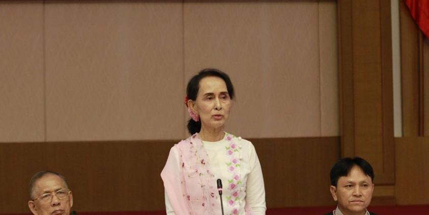 State Counselor Daw Aung San Suu Kyi talks to media during their press briefing with New Mon State Party and Lahu Democratic Union, at National Reconciliation and Peace Centre in Nay Pyi Taw on 23 January 2018. Photo: Min Min/Mizzima