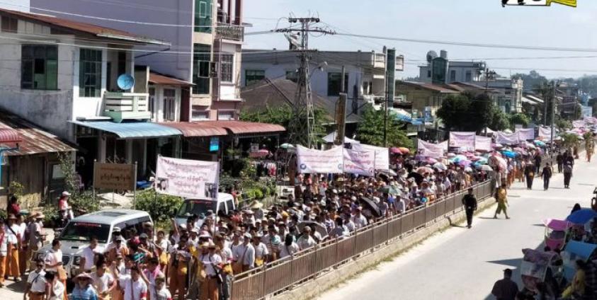 Protestors are marching in Namkham for Release of TNLA Detainee