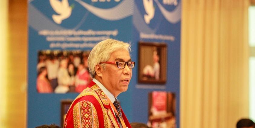 UPDJC အစည်းအဝေးတွင် အဖွင့်အမှာစကား ပြောကြားနေသည့် ဒေါက်တာဆလိုင်းလျန်မှုန်းဆာခေါင်း (ဓာတ်ပုံ- မင်းမင်း/မဇ္ဈိမ)