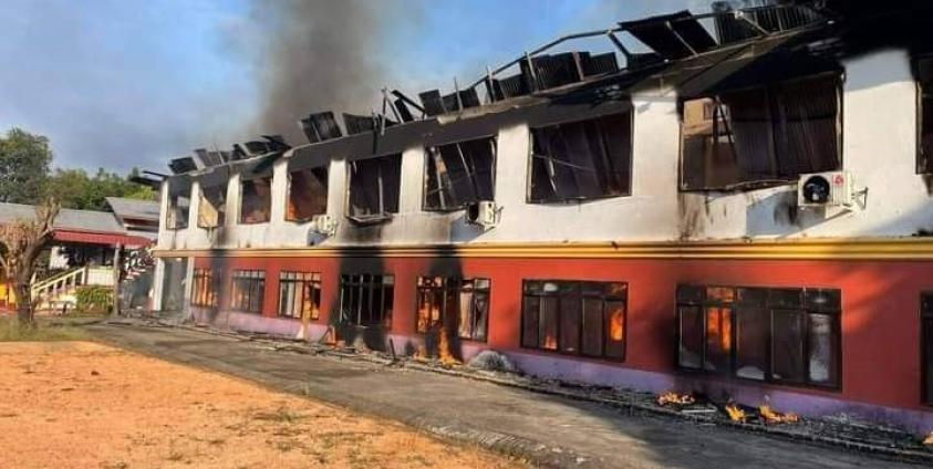 မွန်ပြည်နယ် သံဖြူဇရပ်မြို့နယ် ဝဲဘို့တောင်ကျေးရွာ နှစ်တစ်ရာကျော်သက်တမ်းရှိ ဘုန်းကြီးကျောင်း မီးလောင်ကျွမ်းခြင်း