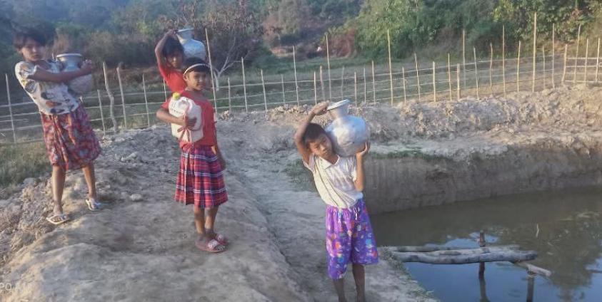 ပြောင်းရွှေ့နေထိုင်နေကြသည့် မြိုလူမျိုးများ၏ နေထိုင်မှုအခြေအနေ။