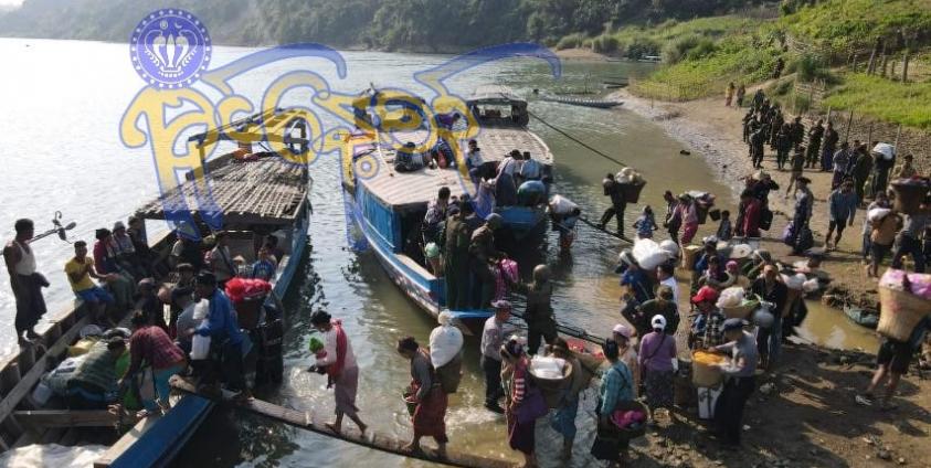 ဒီဇင်ဘာလ ၂၆ ရက်နေ့က နေရပ်ပြန်သည့် အဘောင်သားကျေးရွာသားများအား တွေ့ရစဉ်။/ ဓာတ်ပုံ - ရခိုင်နေ့စဉ်